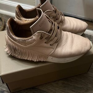 ESSEN Women's Stylish Fringe Athletic Shoes - Cream